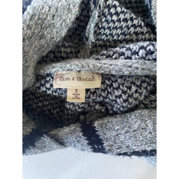 Item & Thread black and gray window pane hooded pullover hoodie - Picture 5 of 9